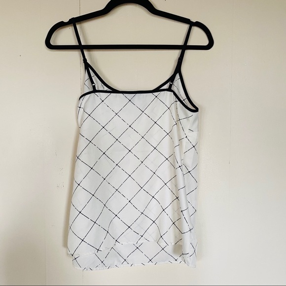 B&W Tank - Picture 2 of 7